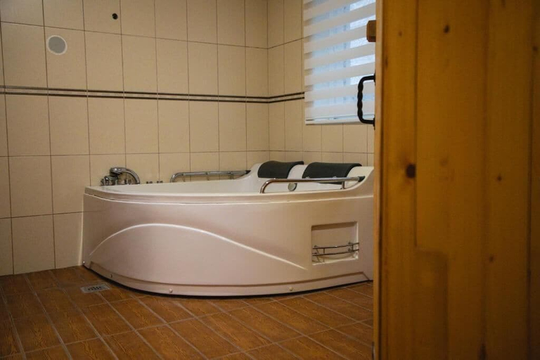 Bathroom 4, For-A Apartmani