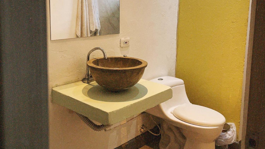 Bathroom 5, El Cambuche Cafetero, Armenia
