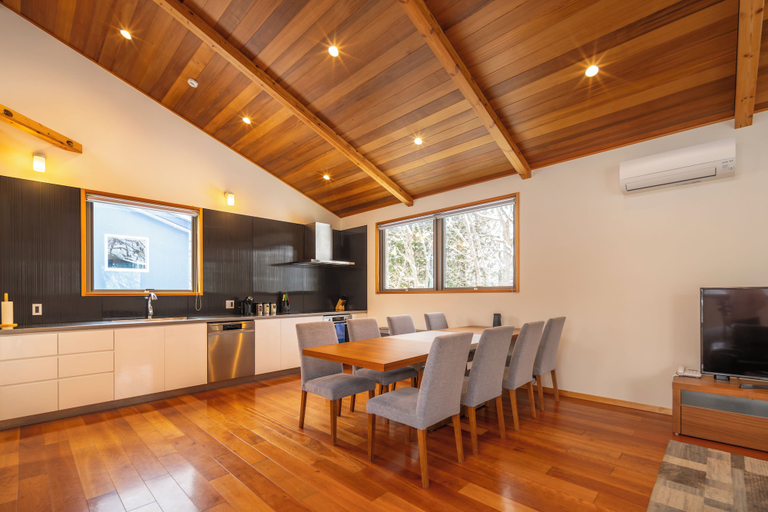 Others 5, Bluebird Chalets, Hakuba