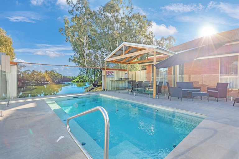 Sport & Beauty 5, Golden River Motor Inn, Murray