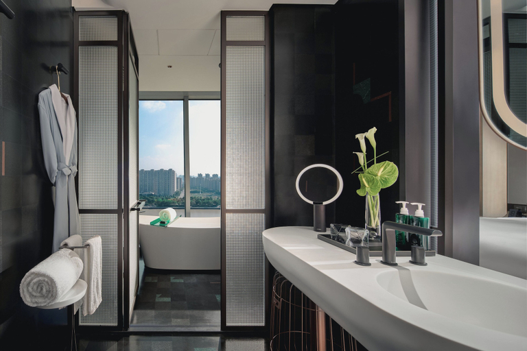 Bathroom 4, Hotel Indigo Ningbo Riverside by IHG, Ningbo