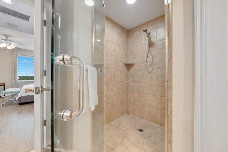 Bathroom 3, Lost Key C501, Escambia