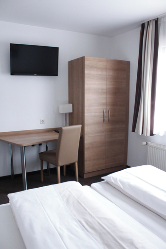 Bedroom 5, Pension Mavi, Rastatt