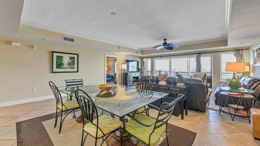 Food & Drinks 5, Harbor Landing 203b, Okaloosa