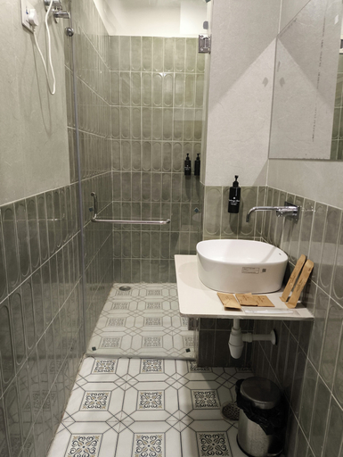 Bathroom 3, Hotel Raghuraj Palace, Jaipur