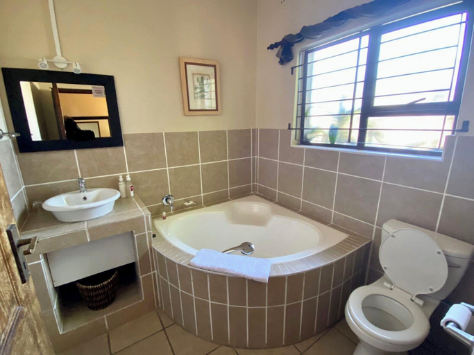 Bathroom 4, Afri-Lala Bed & Breakfast, eThekwini