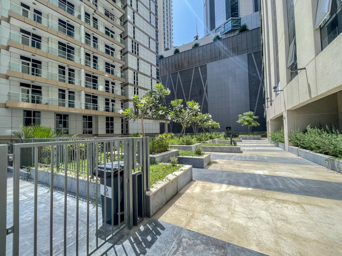Pool, Vibrant 2BR By Burj Khalifa Gym/pool by Belvilla, Dubai