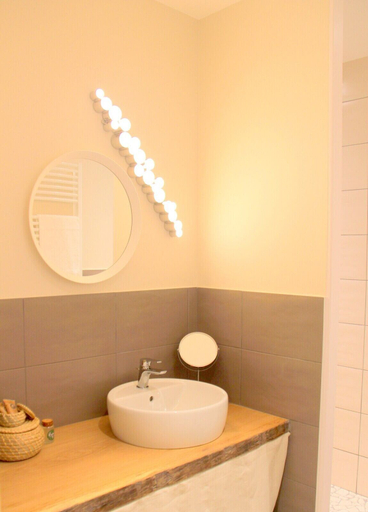 Bathroom 5, Le Jardin des 4M, Loire