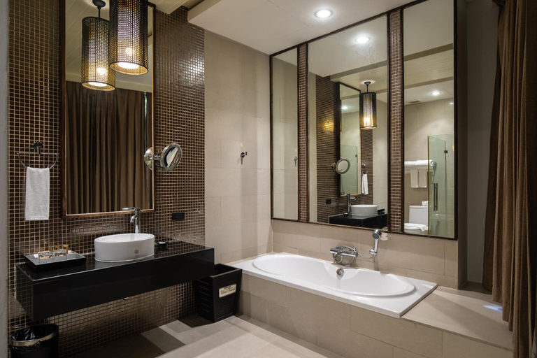 Bathroom 10