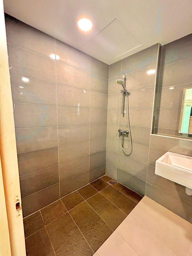 Bathroom 18