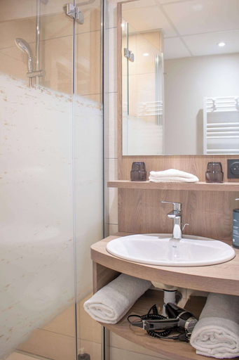 Bathroom 5, Brit Hotel Blois - Le Préma, Loir-et-Cher