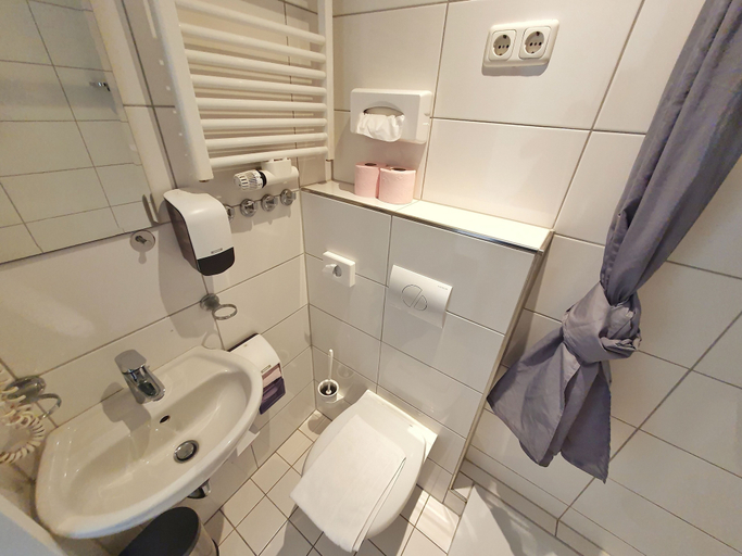 Bathroom 10