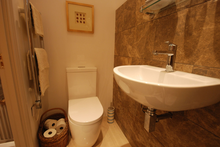 Bathroom, Spring Cottage, Wiltshire