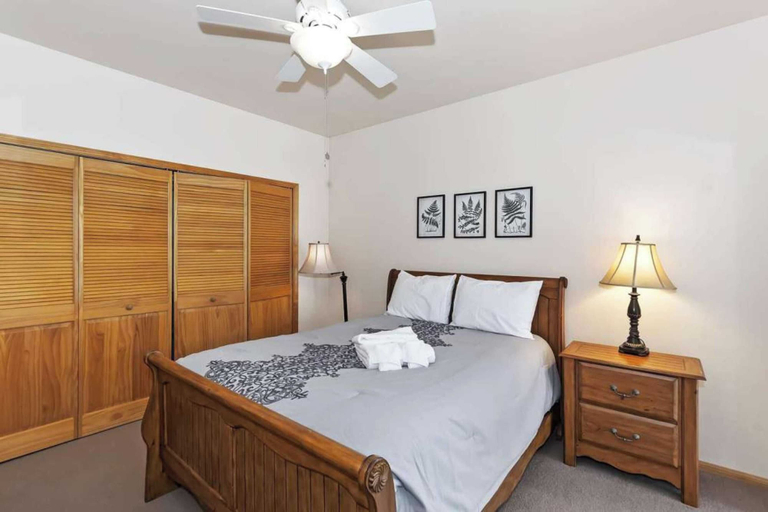 Bedroom 1, Zen Den by Avantstay Entertainers Home in Ideal Big Bear Location w/ Hot Tub, San Bernardino