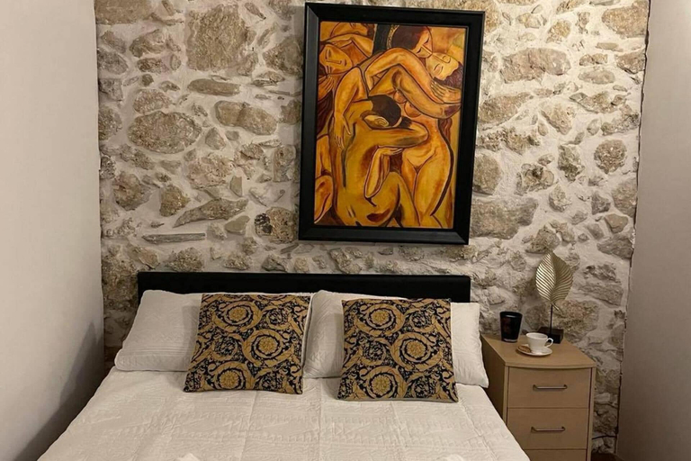 Room 2, Art House Pagoi, Sleeps 6, Parking, Near The Beach, Ionian Islands