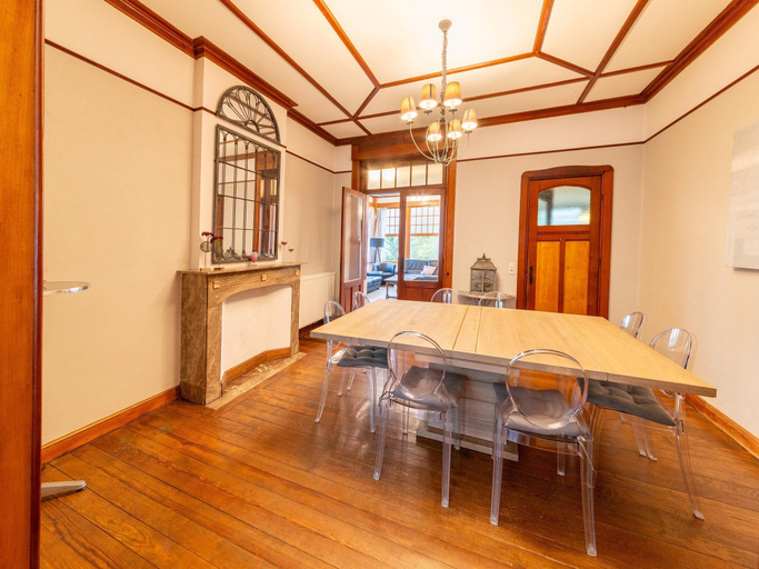 Dining 5, Holiday Home With Character in Stavelot, Liège