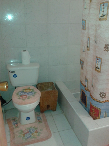 Bathroom 3, Reposoir du Village, Port-Salut