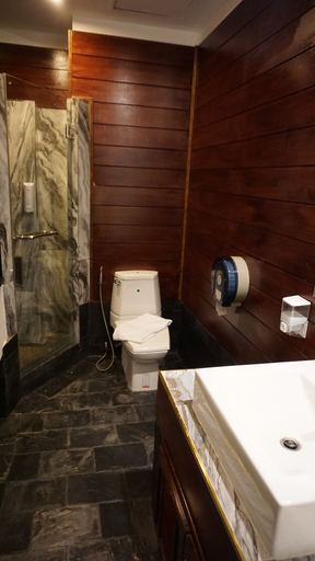 Bathroom 4, Climax Berlin, Pattaya