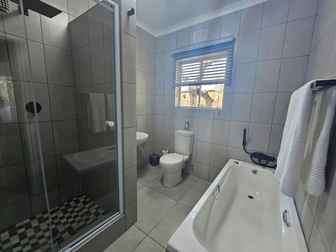 Bathroom 2, Sea's the day, Umkhanyakude