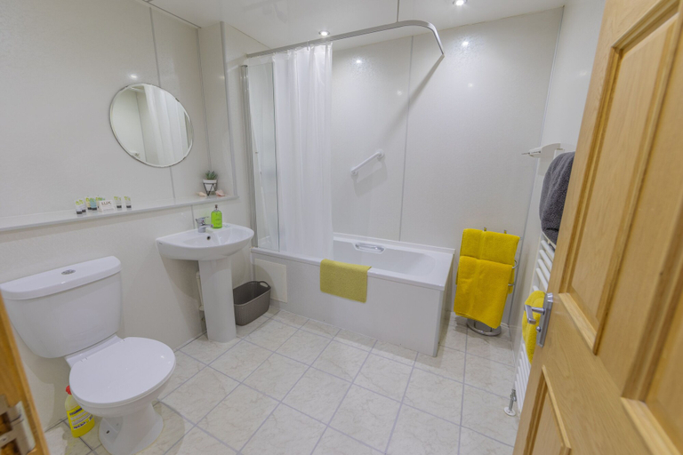 Bathroom 3, Quay Head View Aparthotel, Dumfries and Galloway