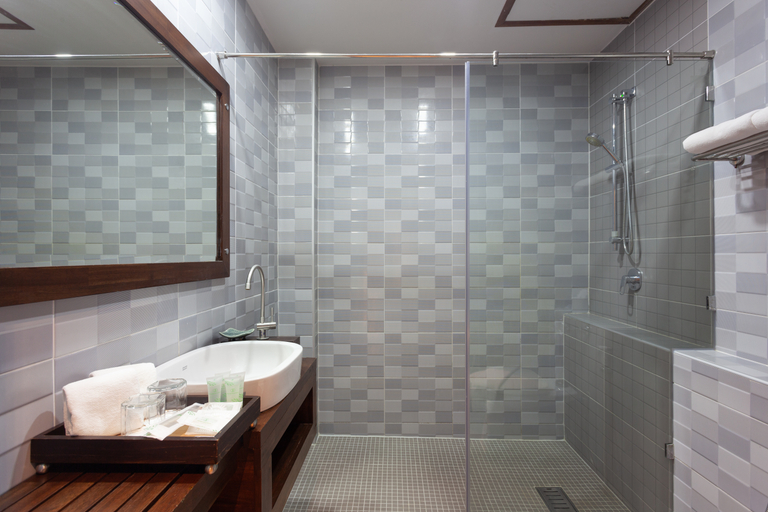 Bathroom 10