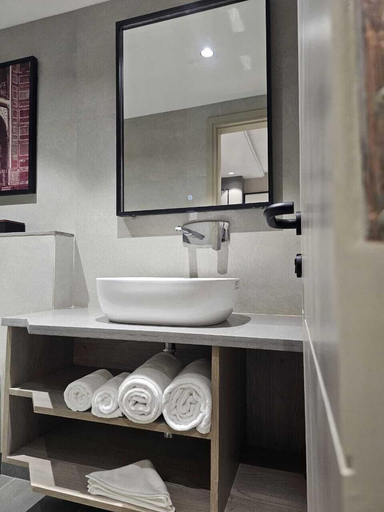 Bathroom 5, Crystal Inn, Agra