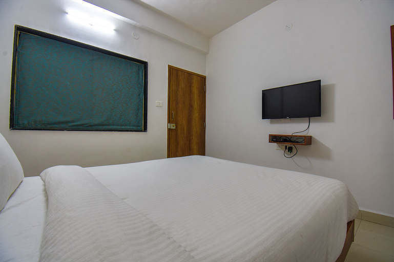 Bedroom 2, FabHotel Sky Vista Inn, Pune