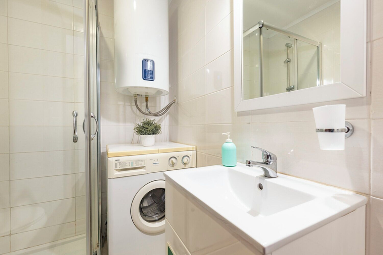 Bathroom, LightHouse Apartment, Sesimbra