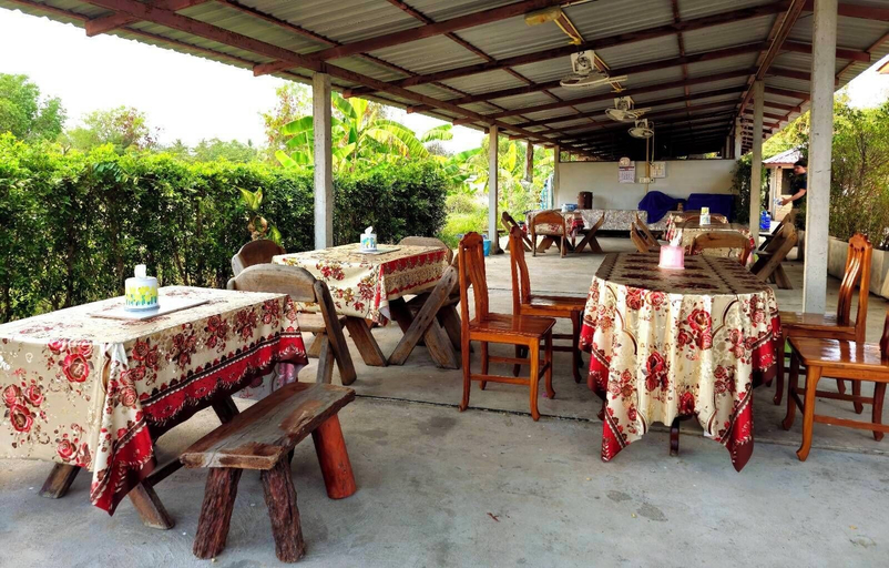 Food & Drinks 5, Bumnsaya Place, Nang Rong