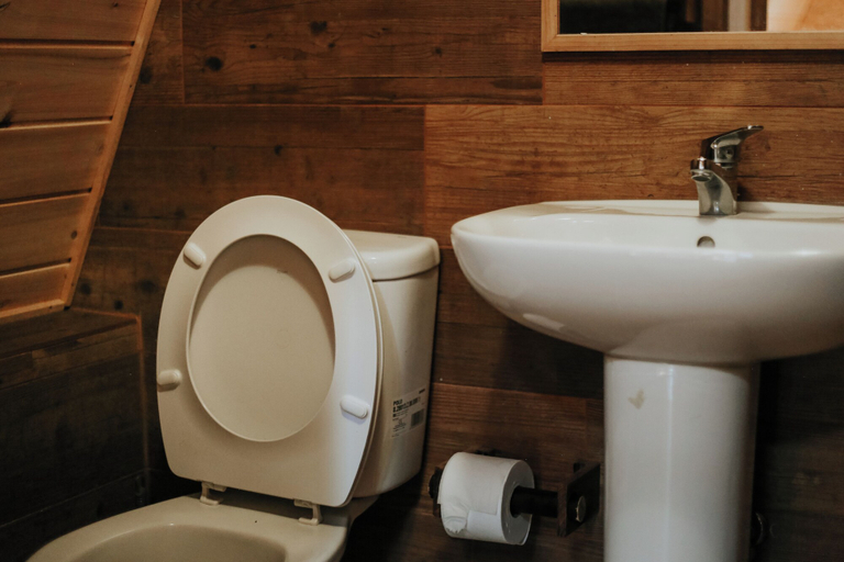 Bathroom 4, Banana Eco Camp, Angra do Heroísmo