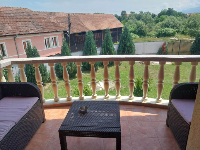 Others 5, Serena House, Cartisoara
