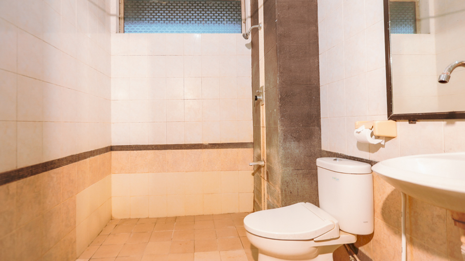 Bathroom 5, Lembah Gunung Kujang by ARBA, Subang