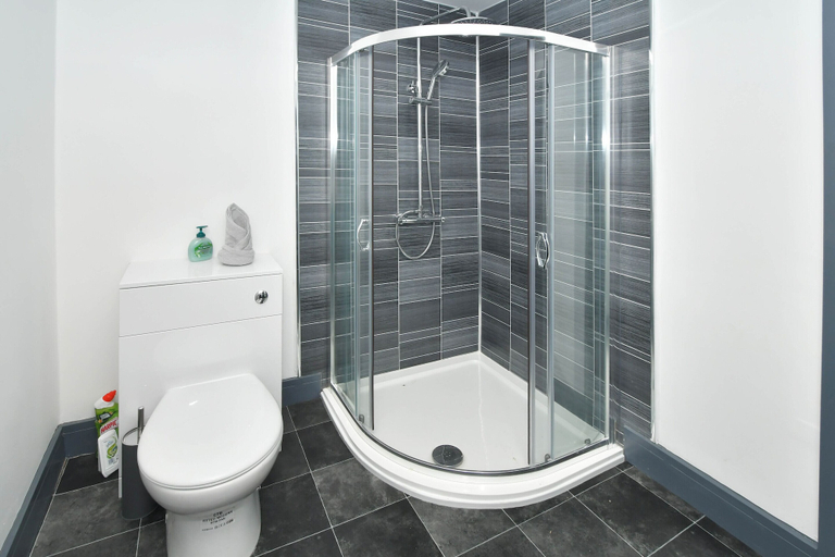 Bathroom 2, Townhouse @ Eastwood Place Stoke, Stoke-on-Trent
