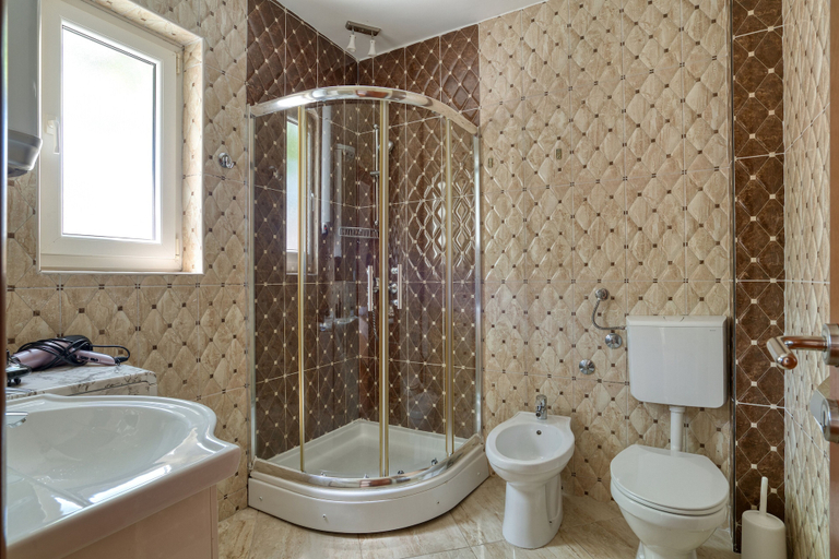 Bathroom 3, Apartments Elena