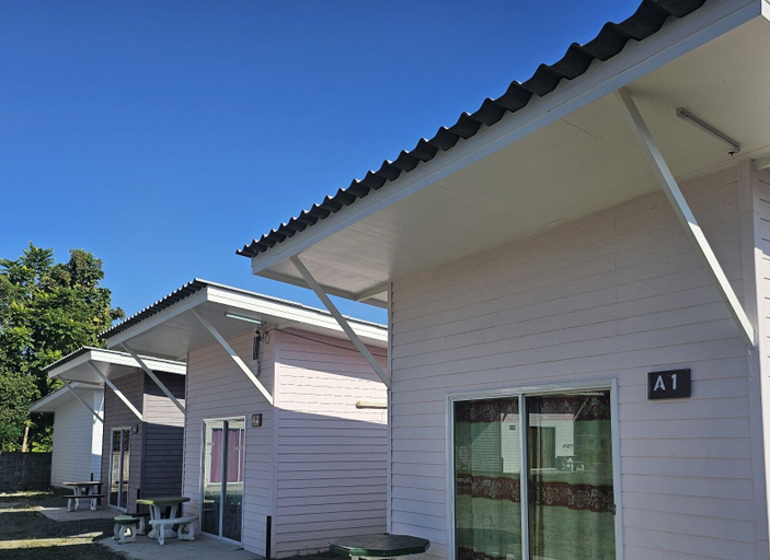 Exterior 4