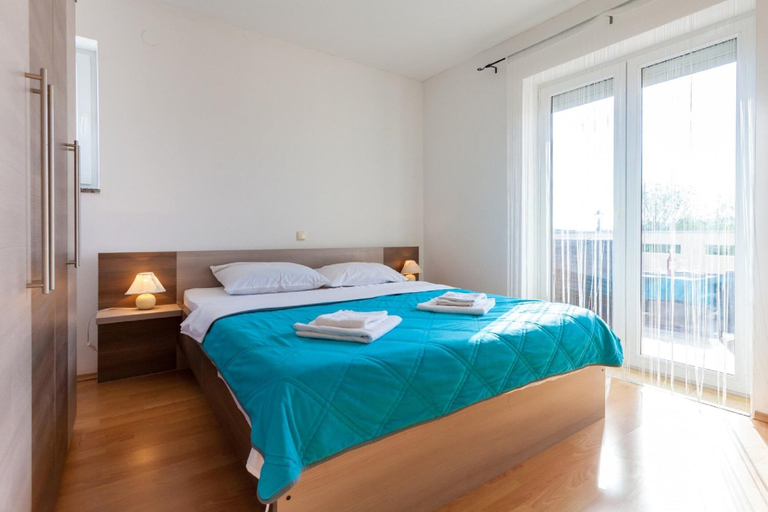 Bedroom 3, Spacious Apartment in The Croatian Islands, Malinska-Dubašnica