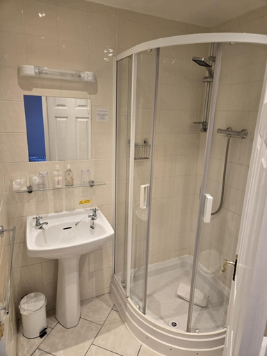 Bathroom 4, Q Accommodation, Blackpool