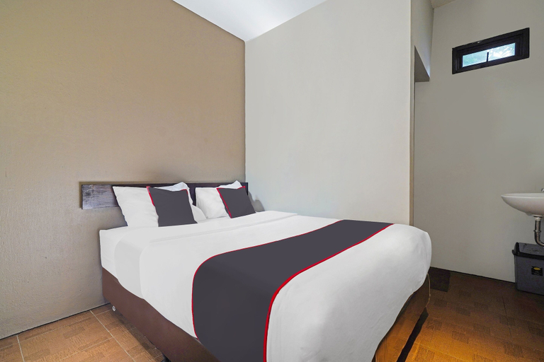 Bedroom 3, Capital O 1898 Louise Place, Cianjur