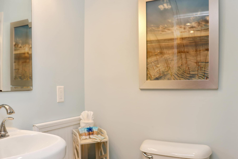 Bathroom 3, Absolute Heaven, Gulf