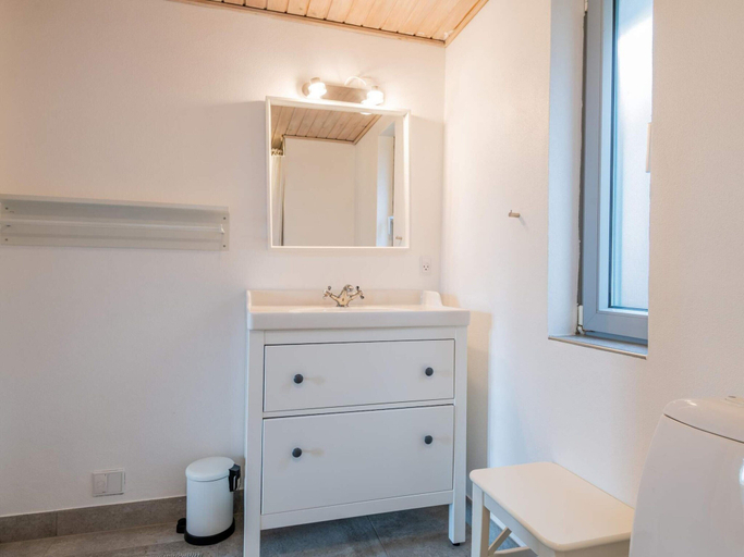 Bathroom 5, 4 person holiday home on a holiday park in Fanø, Fanø