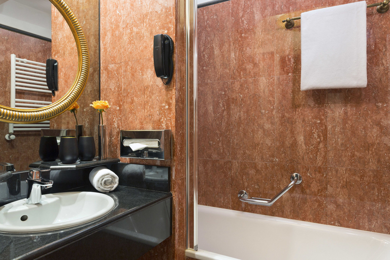 Bathroom, Hotel Maison Colbert Member of Meliá Collection, Paris