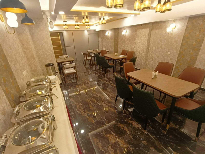 Food & Drinks 4, Hotel Aman Residency, Kaushambi