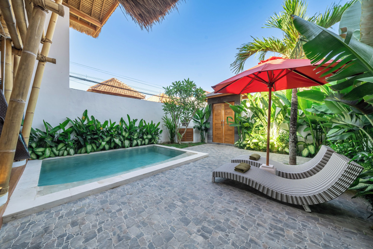 Swimming Pool 13