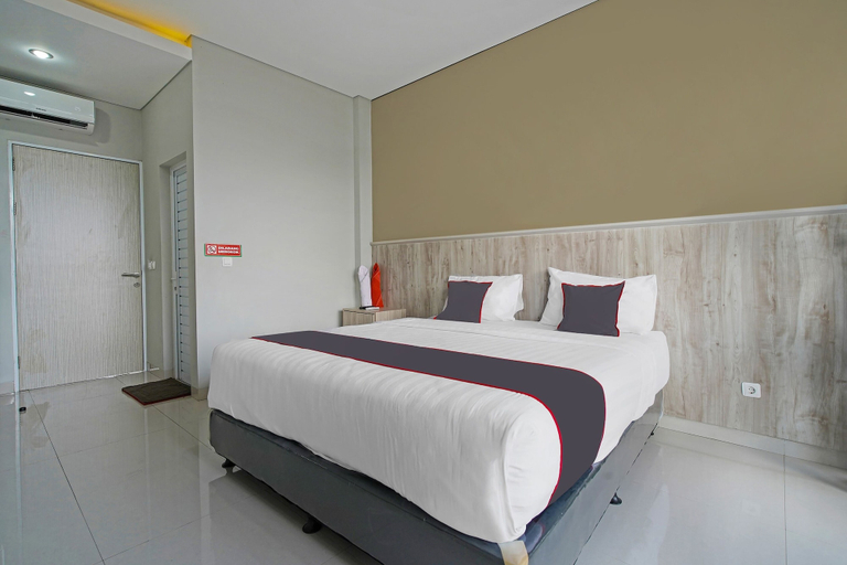 Bedroom 3, Capital O 1898 Louise Place, Cianjur