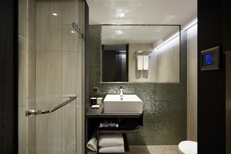 Bathroom 16