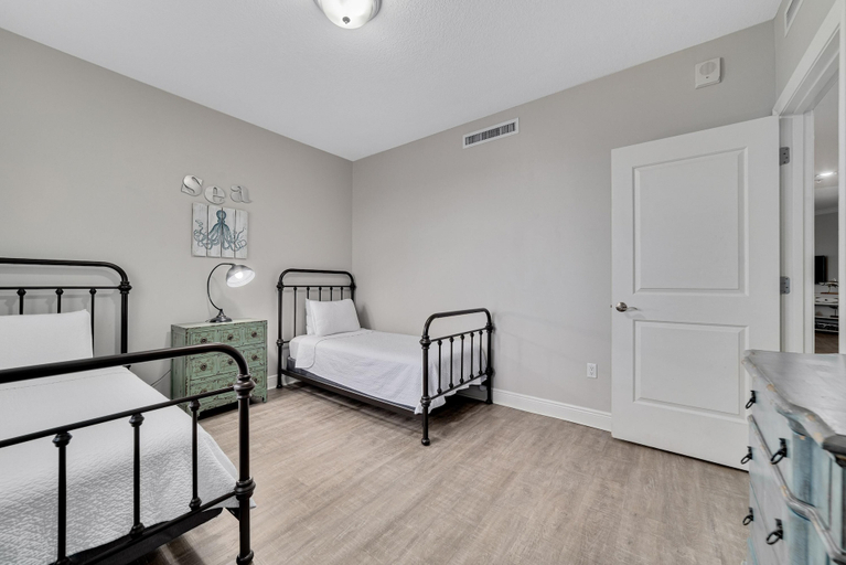 Bedroom 2, Lost Key C501, Escambia
