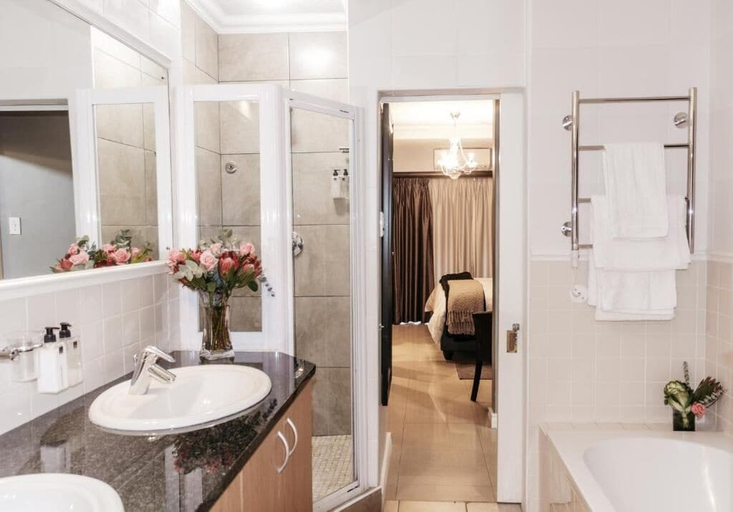 Bathroom, Avemore Jan Cats No 5, Cape Winelands