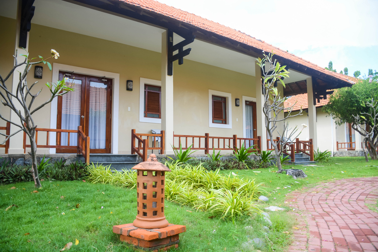 Exterior 4