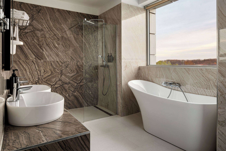 Bathroom 5, Ramada by Wyndham Bucharest Otopeni Airport, Otopeni
