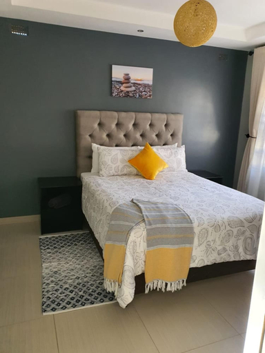 Bedroom 5, Posh 3 Bed Guesthouse in Hillside With Pool - 2039, Bulawayo